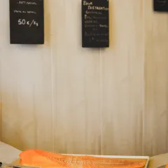 L’Instant Saumon à Pessac : reportage photographique d’un commerce artisanal