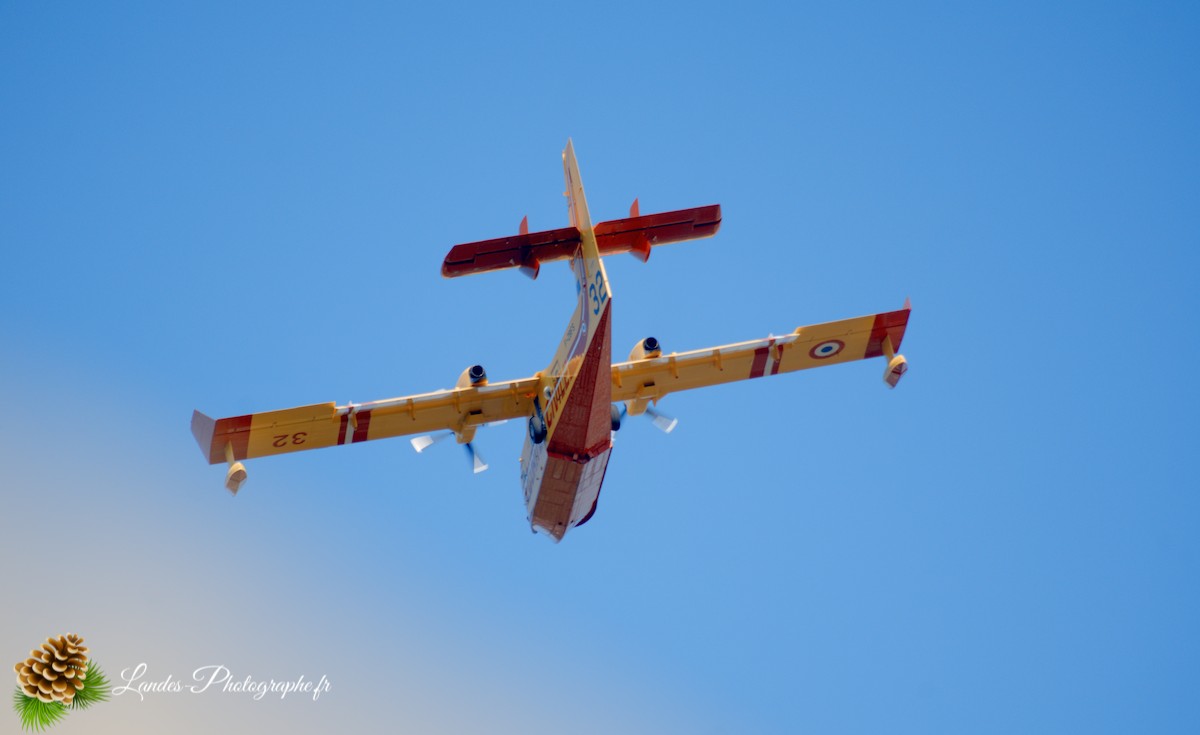 ✈️ Ballet Aérien à Soustons : L’Entraînement Impressionnant des Canadairs sur le Lac