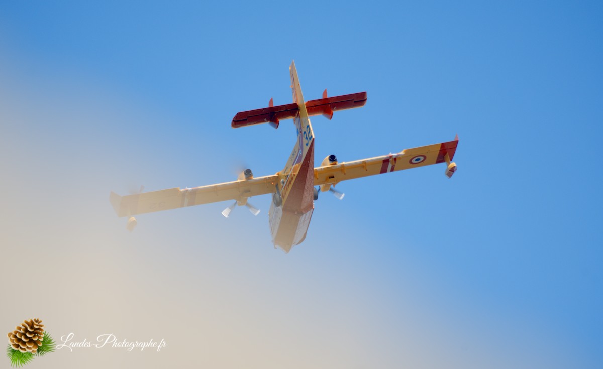 ✈️ Ballet Aérien à Soustons : L’Entraînement Impressionnant des Canadairs sur le Lac