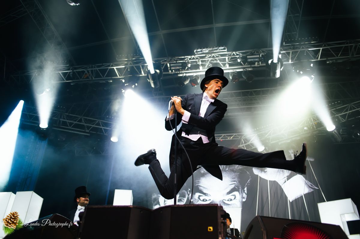 The Hives en concert au Garorock 2012