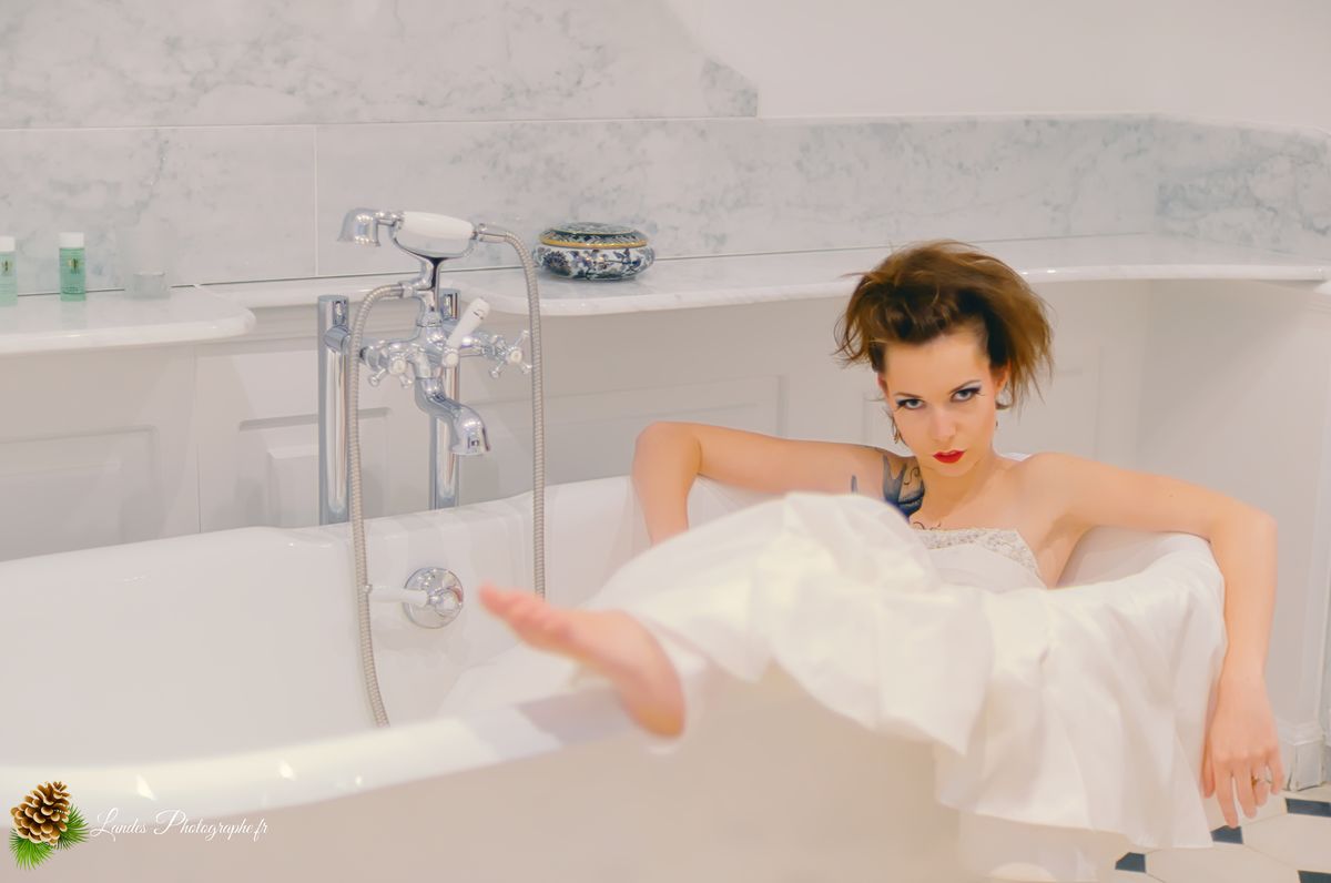 Agnès au Chateau de Mirambeau