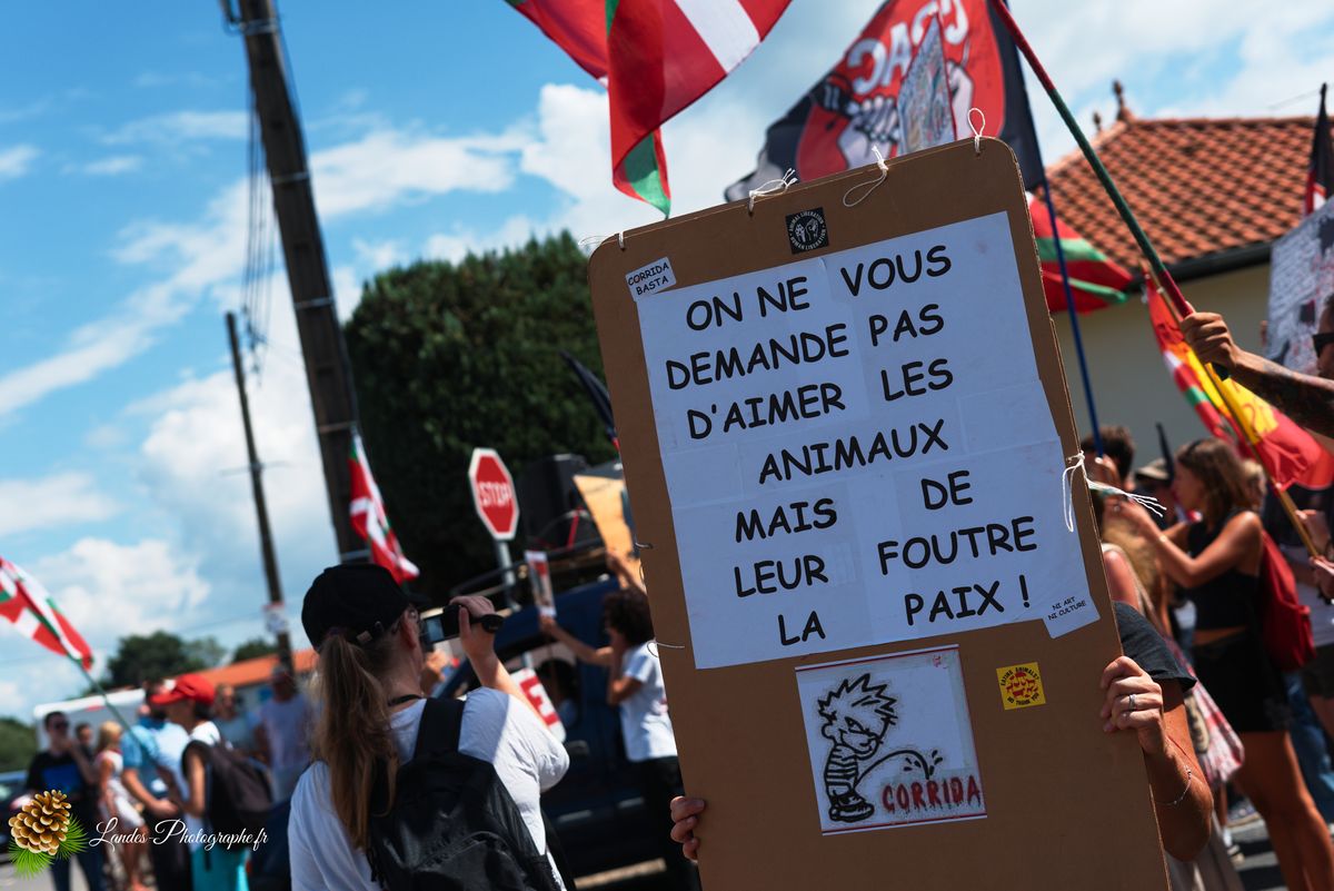 Manifestation pour l’abolition de la corrida à Saint-Vincent-de-Tyrosse