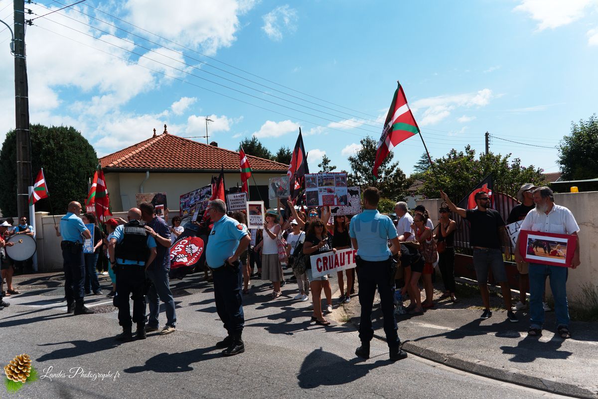 Manifestation pour l’abolition de la corrida à Saint-Vincent-de-Tyrosse
