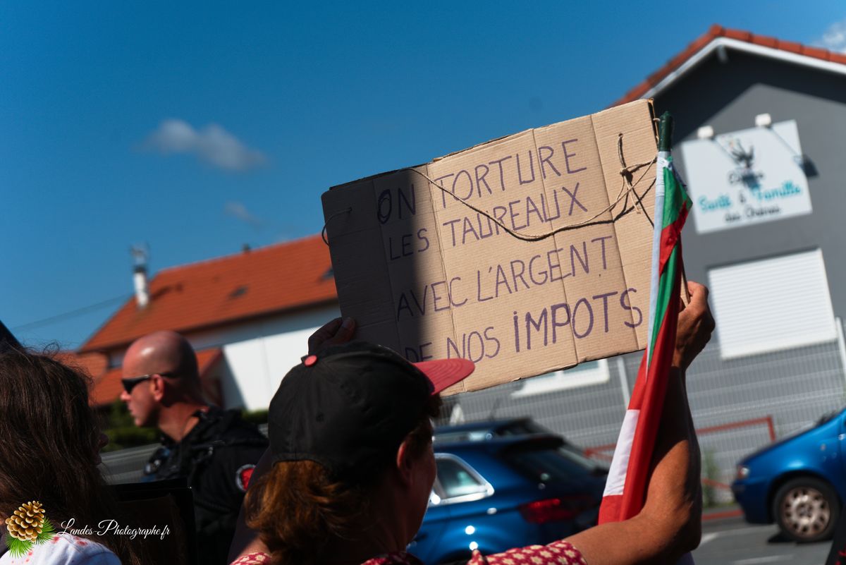 Manifestation pour l’abolition de la corrida à Saint-Vincent-de-Tyrosse