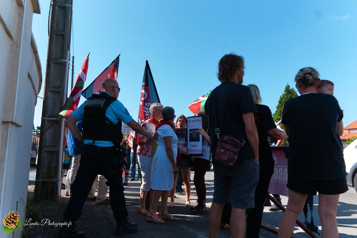 Manifestation pour l’abolition de la corrida à Saint-Vincent-de-Tyrosse