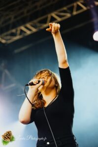 Izia en concert au Festival Garorock 2012