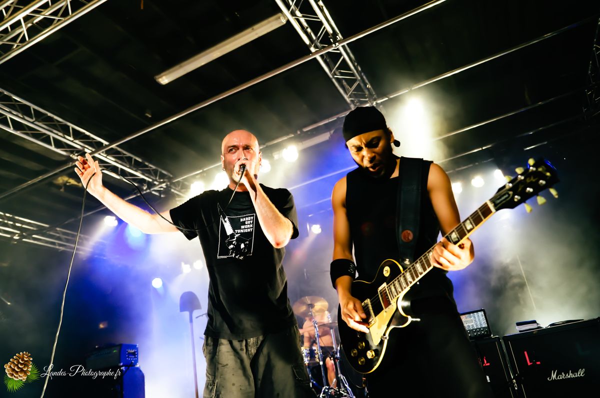 Lofofora en concert au Big Fuzz de Jonzac 2012