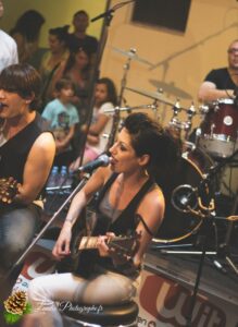 Superbus en showcase au Virgin Megastore de Bordeaux
