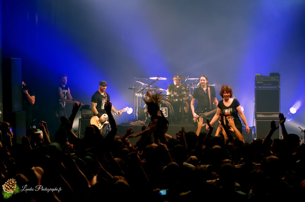 Mass Hysteria en concert à la Rock School Barbey de Bordeaux
